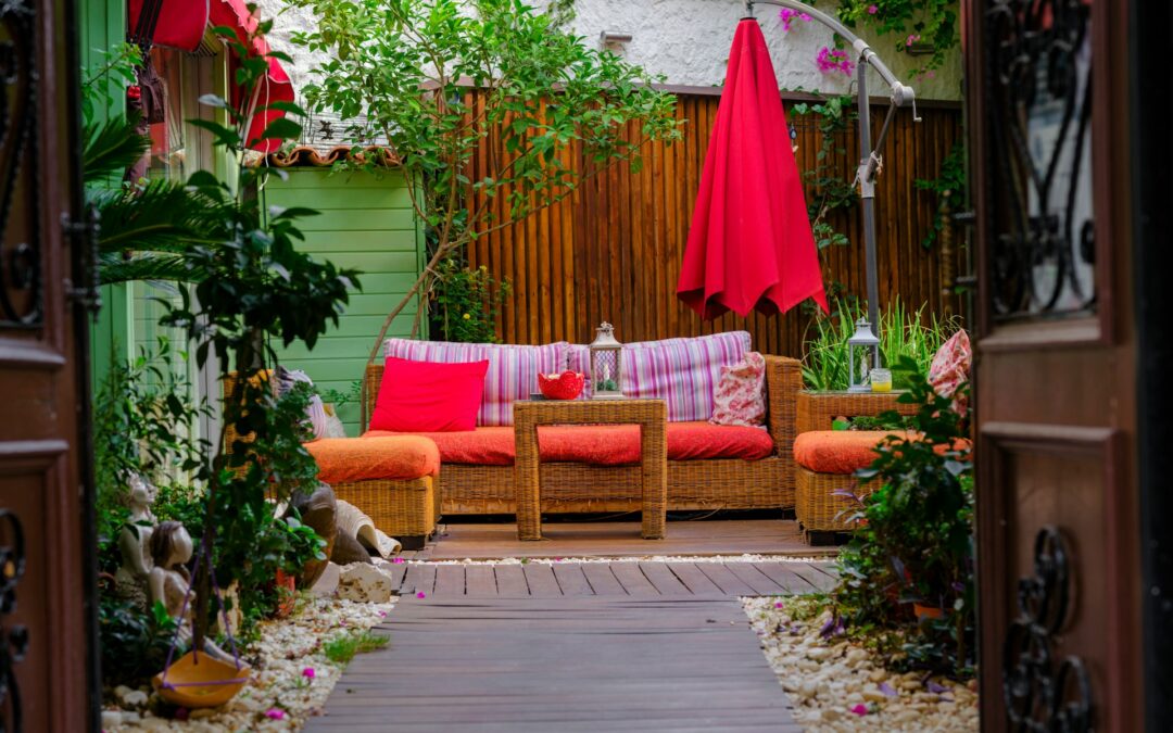 How To Create Intimate Spaces in a Large Garden