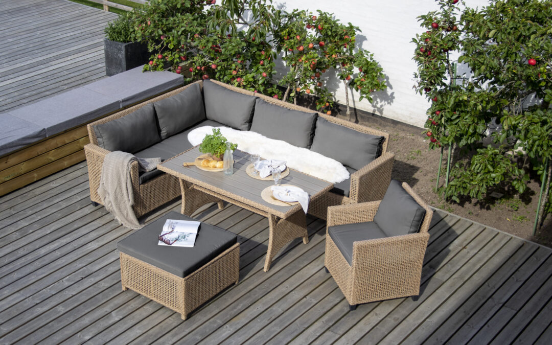 Choosing the Right Furniture for Your Deck